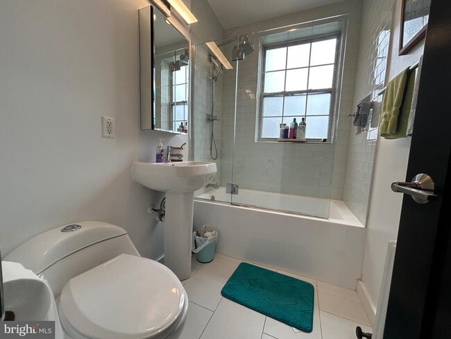 Building Photo - 939 Longfellow St NW