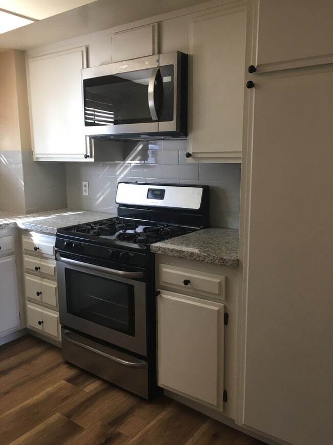 Building Photo - 126 Oakdale Ln