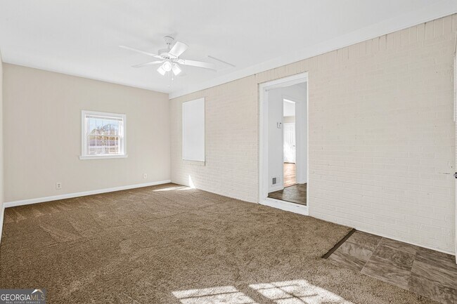 Building Photo - 1406 Columbia Dr