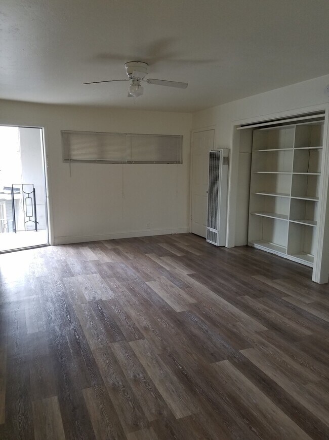 Building Photo - 518 Needham St