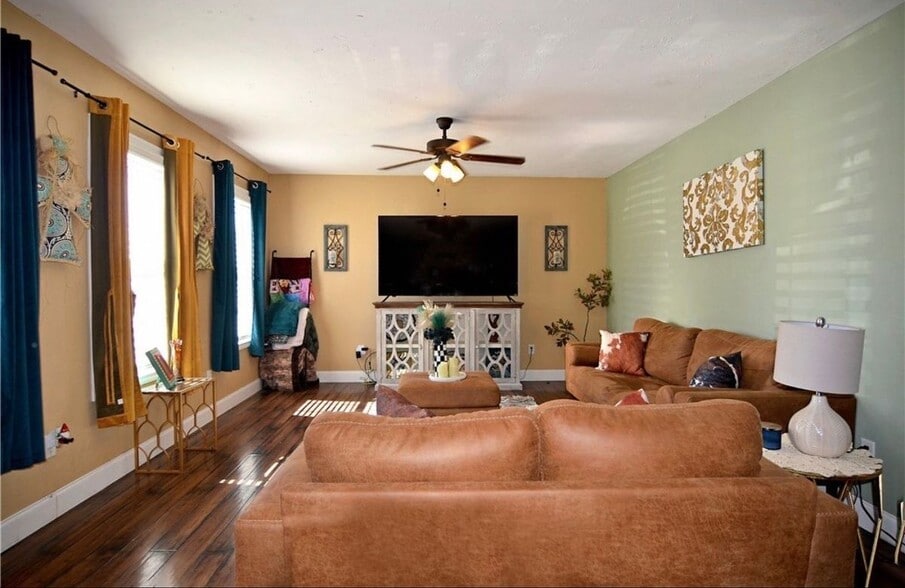 Building Photo - 805 E Anderson St