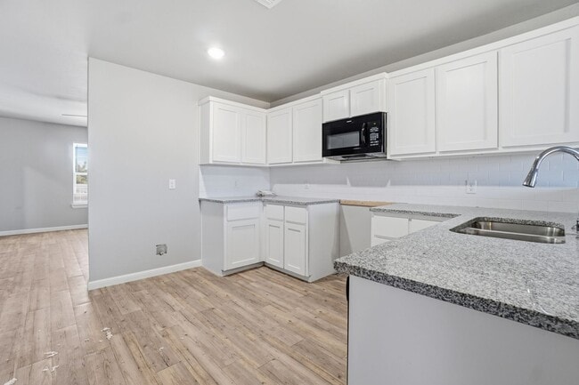 Building Photo - Brand New Near Downtown Cache – 15 Min to Fort Sill. 50% off First Full Month's Rent