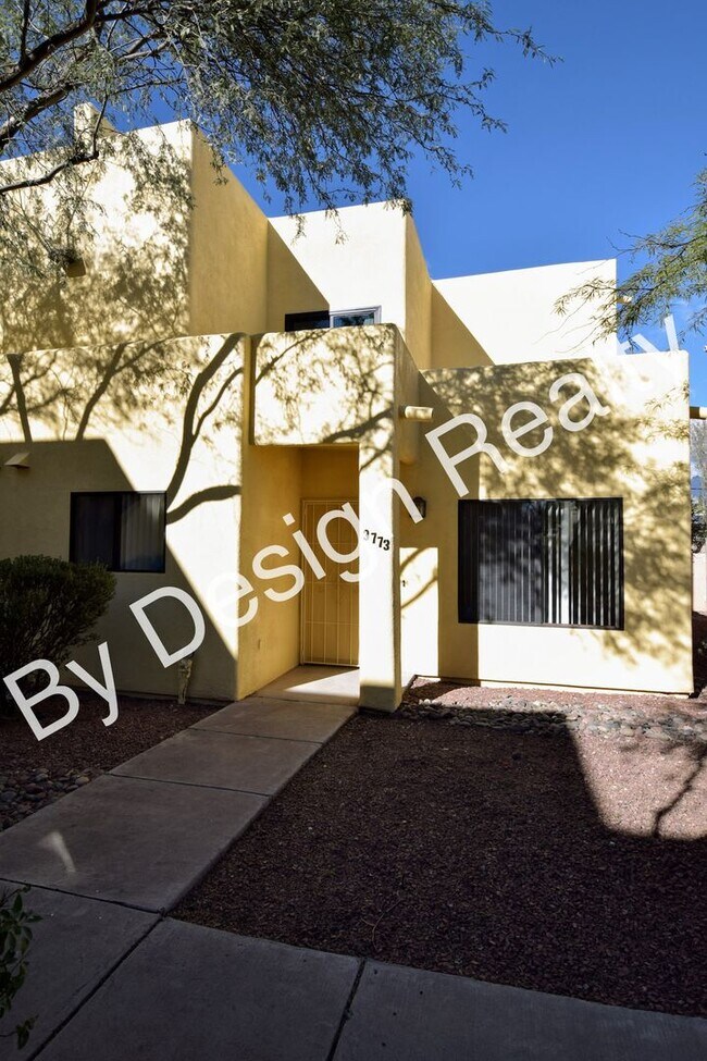 Building Photo - Newly Updated 3 Bed 2 Bath Townhome in Gated Central Tucson Community with Mountain Views