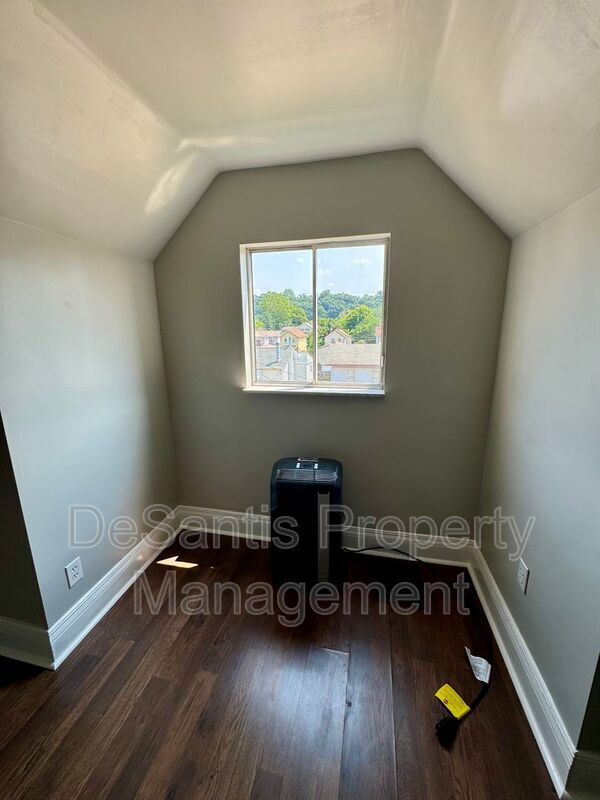 Building Photo - 227 5th Ave