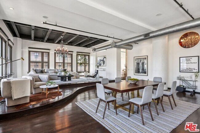 Building Photo - 1645 Vine St