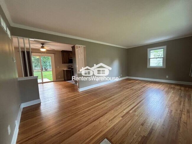 Building Photo - Available now - Beautifully Updated 4 Bedr...