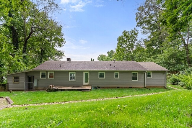 Building Photo - 1405 Bonita Dr NE