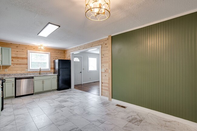 Building Photo - Charming Jasper Rental – 3 Bed, 2 Bath, $1,550/Month