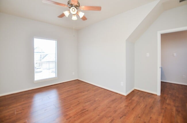 Building Photo - 4315 Village Forest Dr
