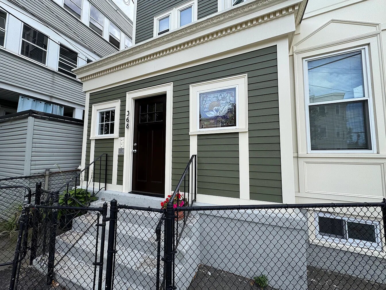 Building Photo - 368 Washington St