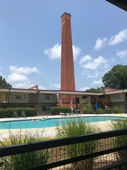 Building Photo - 807 W Trinity Ave
