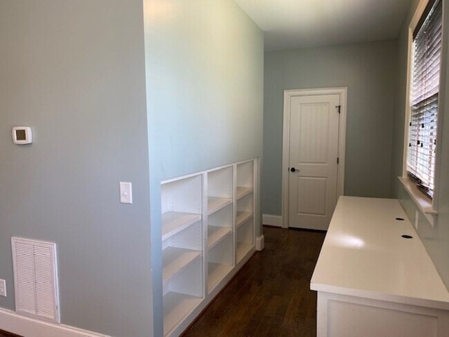 Building Photo - 1352 Legendary Ln