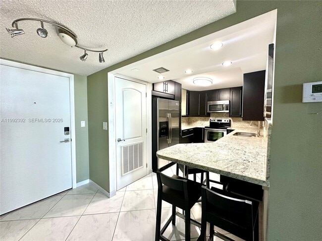 Building Photo - 1904 S Ocean Dr