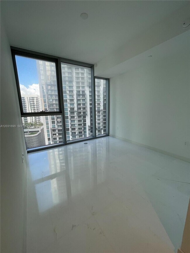 Building Photo - 300 Biscayne Blvd Way