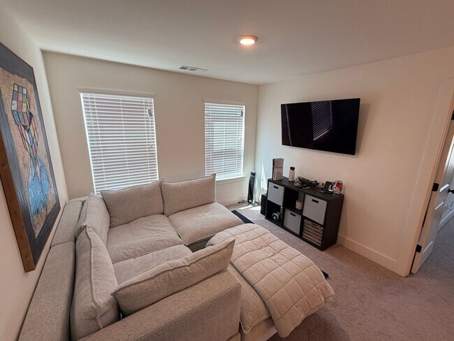 Building Photo - 2221 Flying Spur Dr
