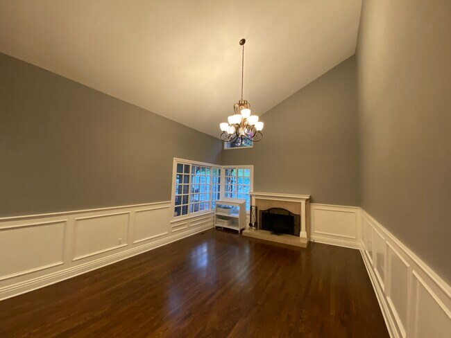 Building Photo - 10408 Summer Holly Cir