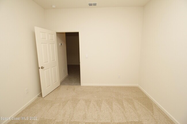 Building Photo - 903 Remington Green Dr SE