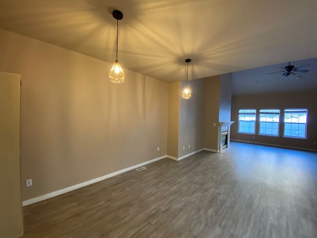 Building Photo - 3 Bedroom 2.5 Bathroom Apartment in Provo!