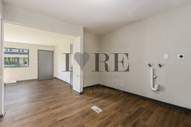 Building Photo - 85 Stevens Ave