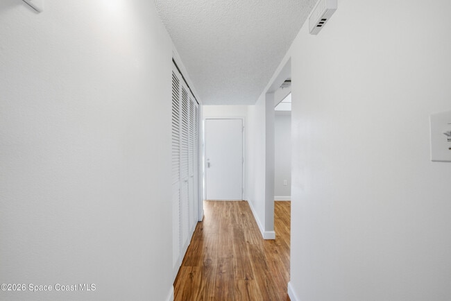 Building Photo - 6850 US-1