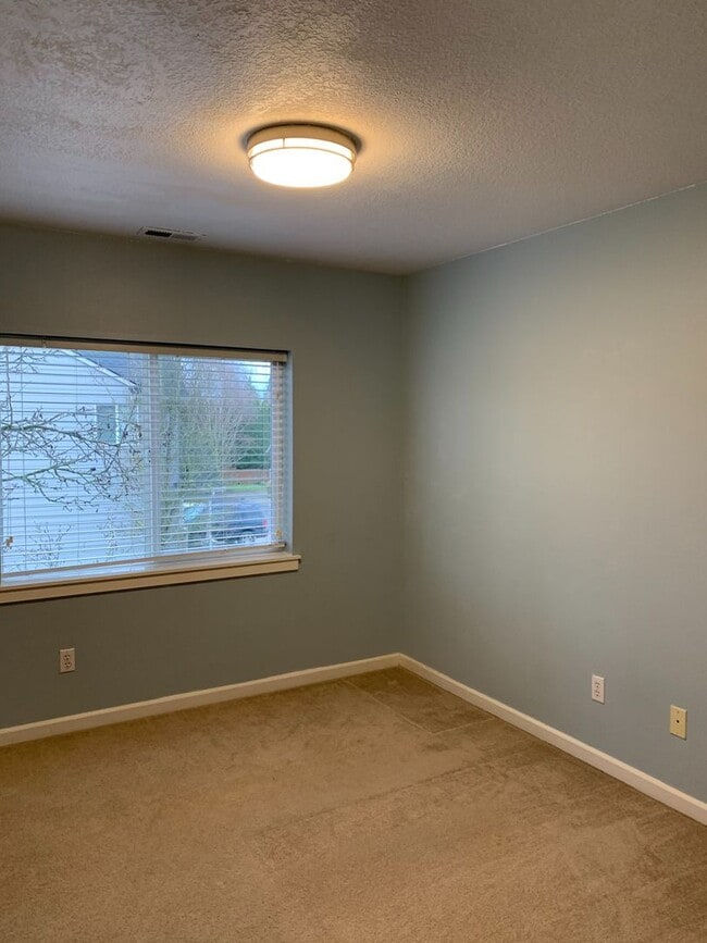 Building Photo - Charming 3-BR Felida Rental with Fenced Yard & Private Patio