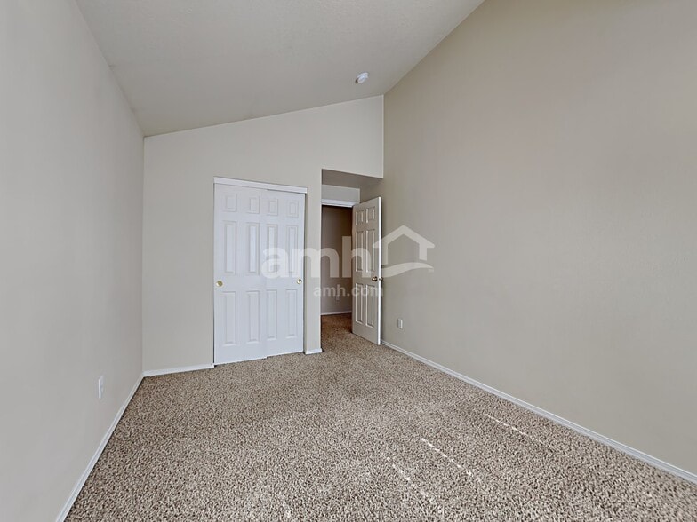 Building Photo - 17633 SW Falling Leaf Ct