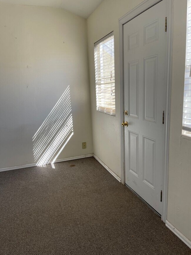 Building Photo - 1118 Macon Ave