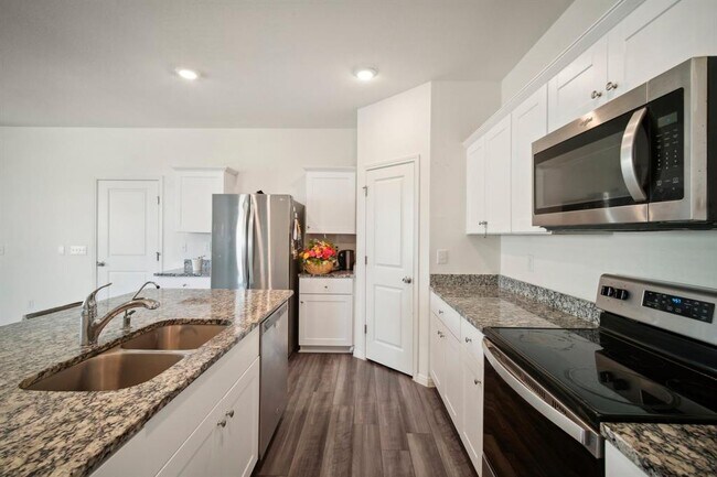 Building Photo - 200 Gemsbok Rd