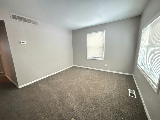 Building Photo - 11340 Fisher Ave