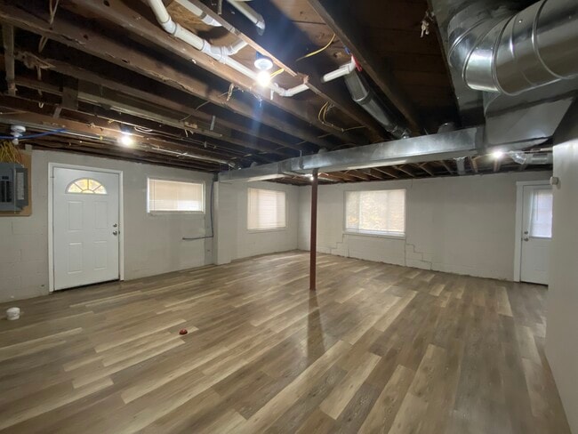 Building Photo - 571 Grayton Rd