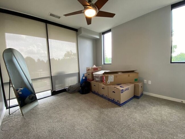 Building Photo - $2,400 | 2 Bedroom, 2 Bathroom Condo | Pet...