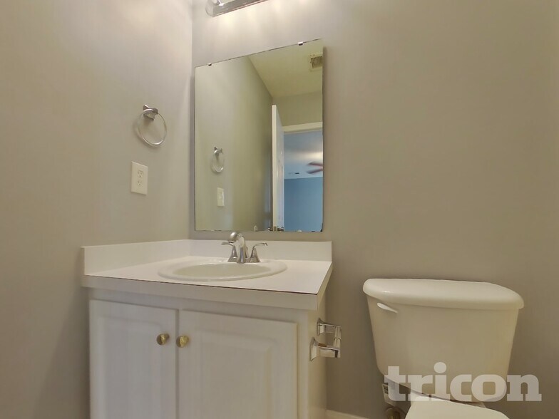 Building Photo - 156 Springway Dr