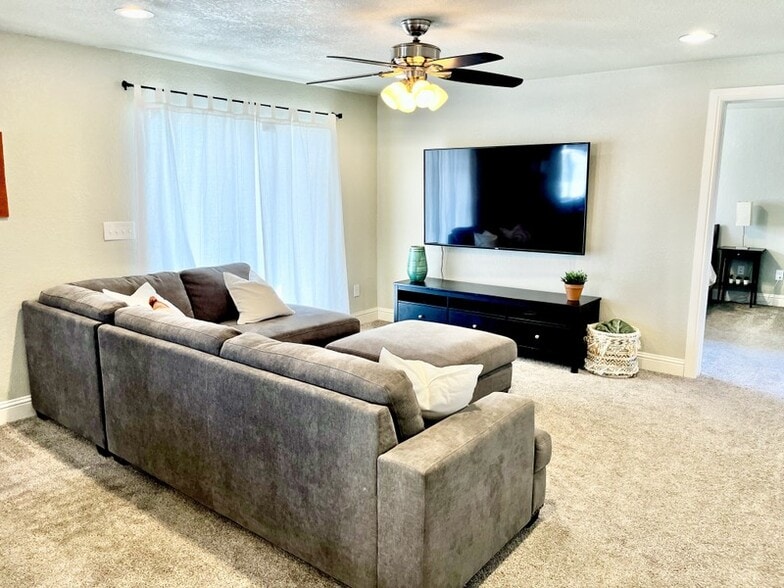 Building Photo - 14547 Broomfield Dr