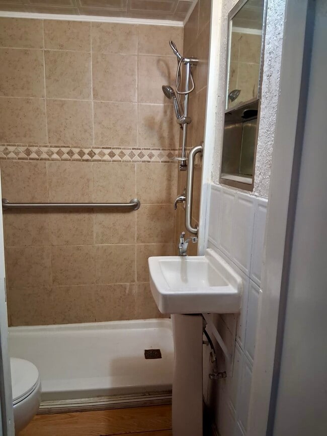 Building Photo - 544 Paseo Real Dr