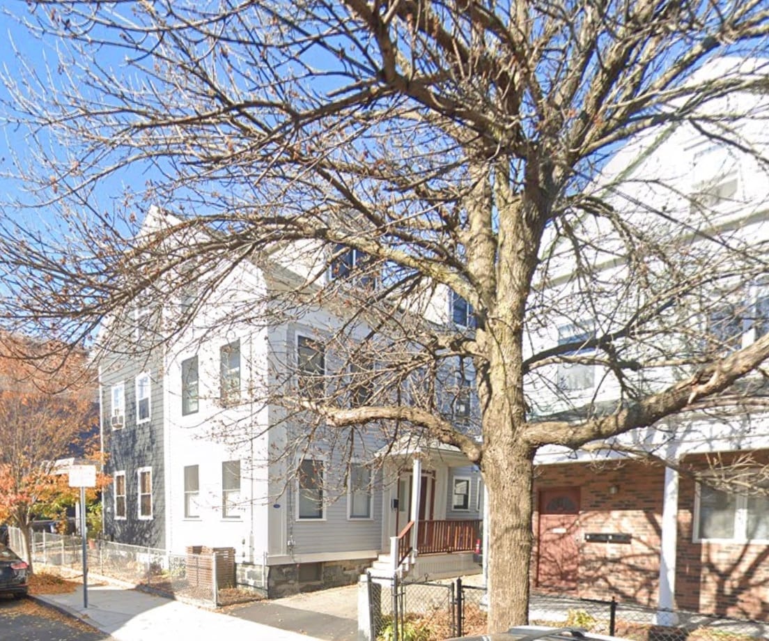 Building Photo - 70 Thorndike St