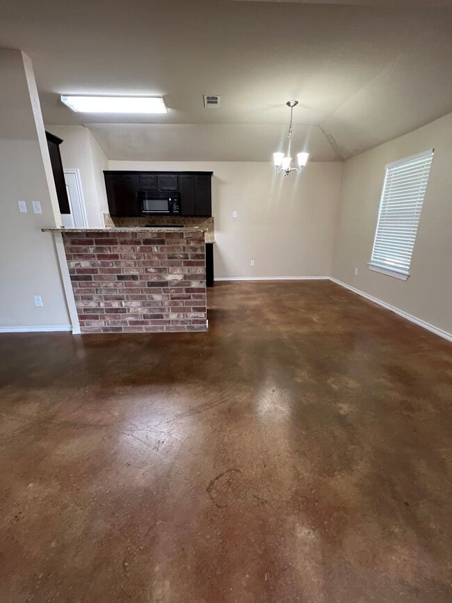 Building Photo - McGregor duplex