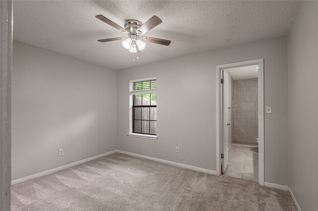 Building Photo - 3011 Sand Dr