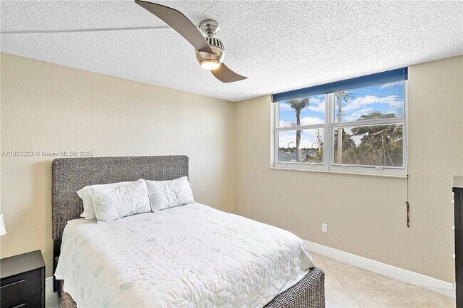 Building Photo - 1401 S Ocean Dr