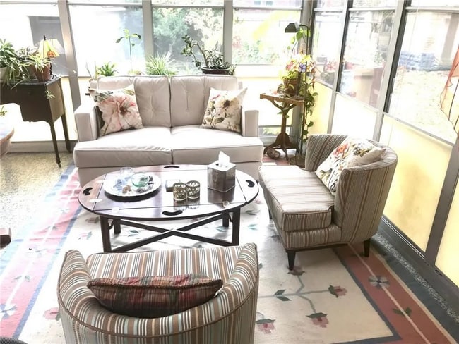 Building Photo - 980 6th St E