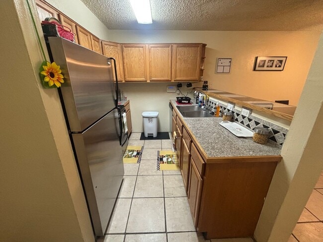 Building Photo - Furnished 2 Bedroom Condo with Community Pool Close to the UofA! (Speedway/Euclid)