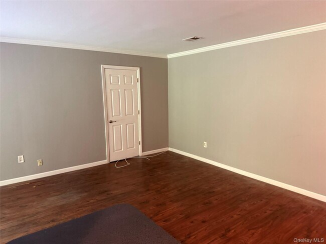 Building Photo - 5 Laramie Ct