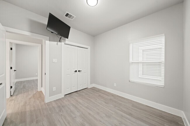 Building Photo - 507 Carl St