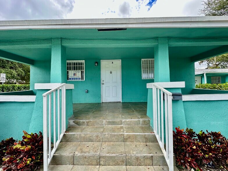 Building Photo - 6136 N Miami Ave