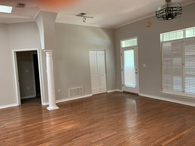 Building Photo - 307 Sand Myrtle Way