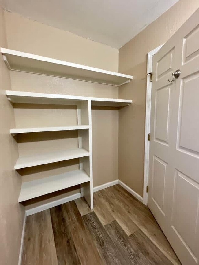 Building Photo - 823 G St NW