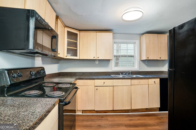 Building Photo - 215 Ollie St NW