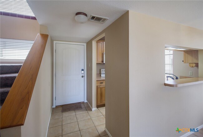 Building Photo - 1101 Parkview Dr