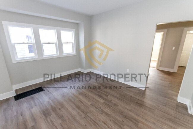 Building Photo - Charming 3-Bedroom Bungalow Near Garfield ...