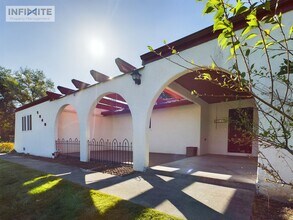 Building Photo - Stunning 3 Bedroom Ranch