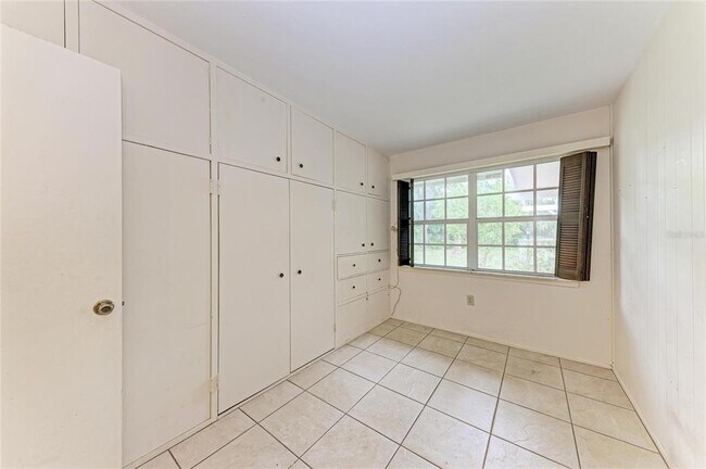 Building Photo - 1827 Alta Vista St